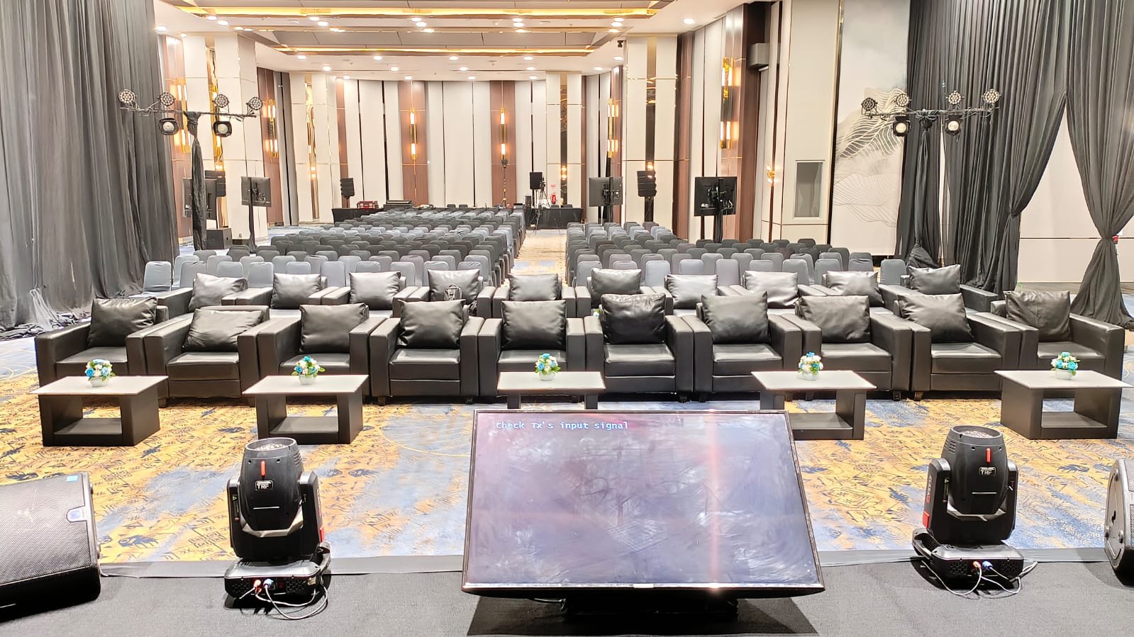 Sewa Sofa Pekan Raya Jakarta (PRJ) – Solusi Furnitur Elegan untuk Booth & Acara
