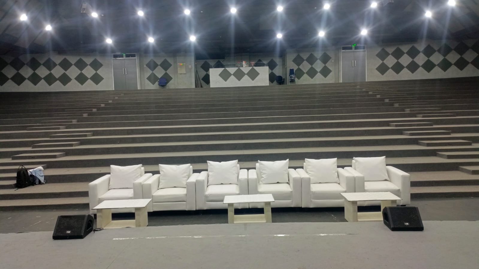 Sewa Sofa di Jakarta Convention Center (JCC) – Senayan