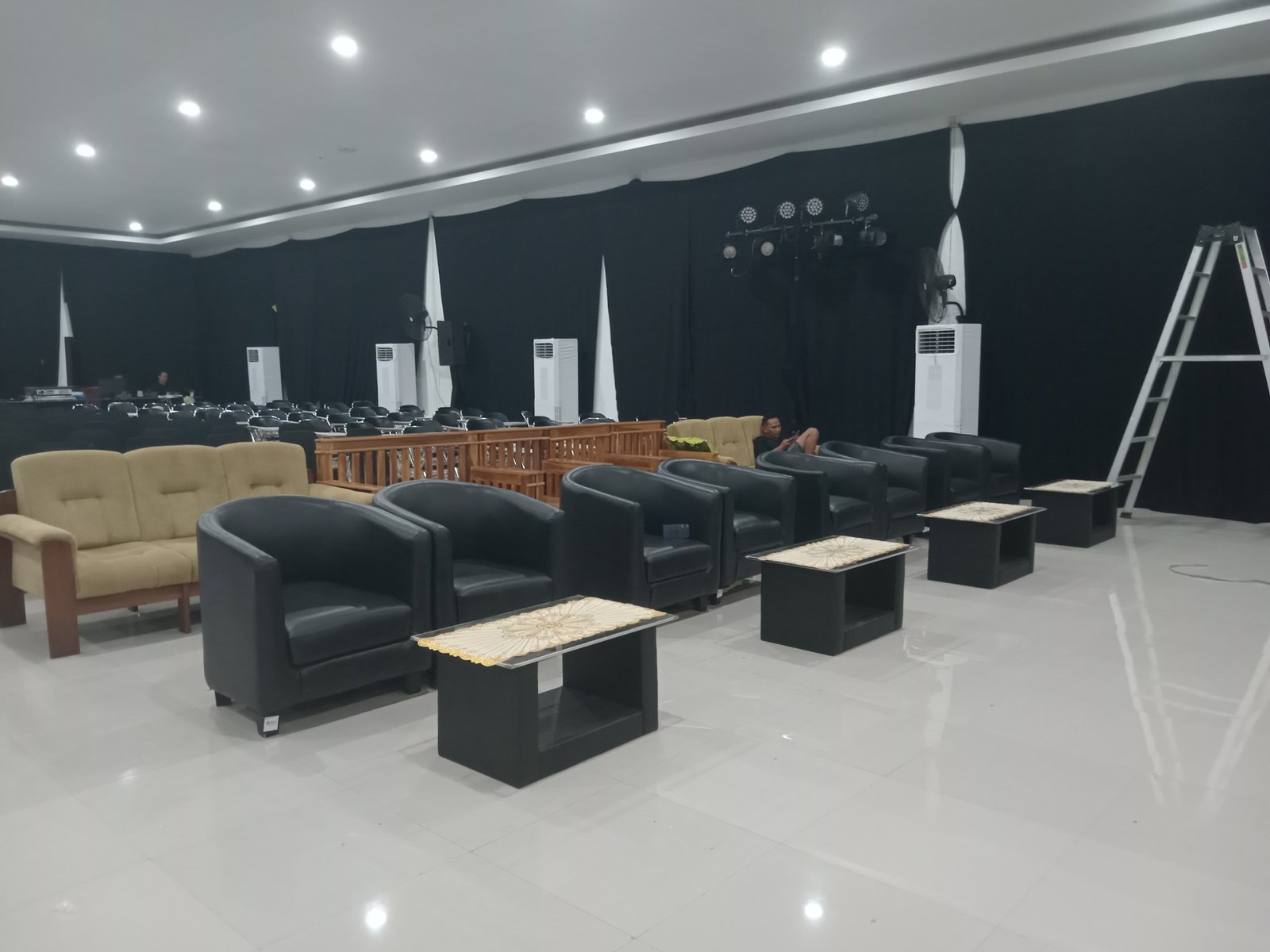 SEWA SOFA DEKAT UNIVERSITAS TRISAKTI