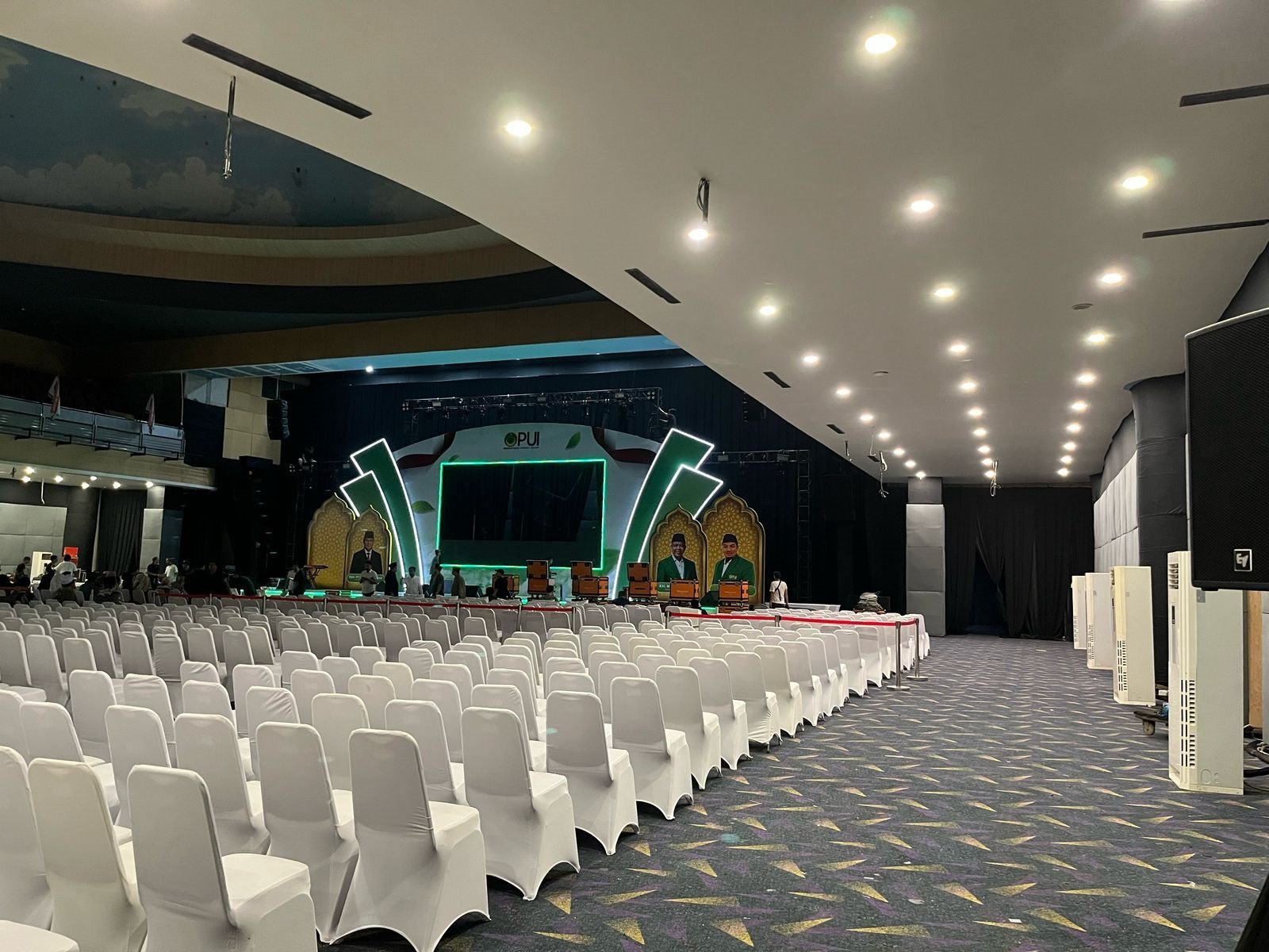 Sewa Kursi Sekitar di Pullman Ciawi Vimala Hills Resort Spa & Convention Bogor Jaminan Kualitas 2025
