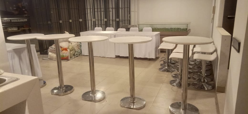 Sewa Barstool & Kursi Senayan City Atrium – Jakarta Selatan Rental Jabodetabek by Gaharu Production