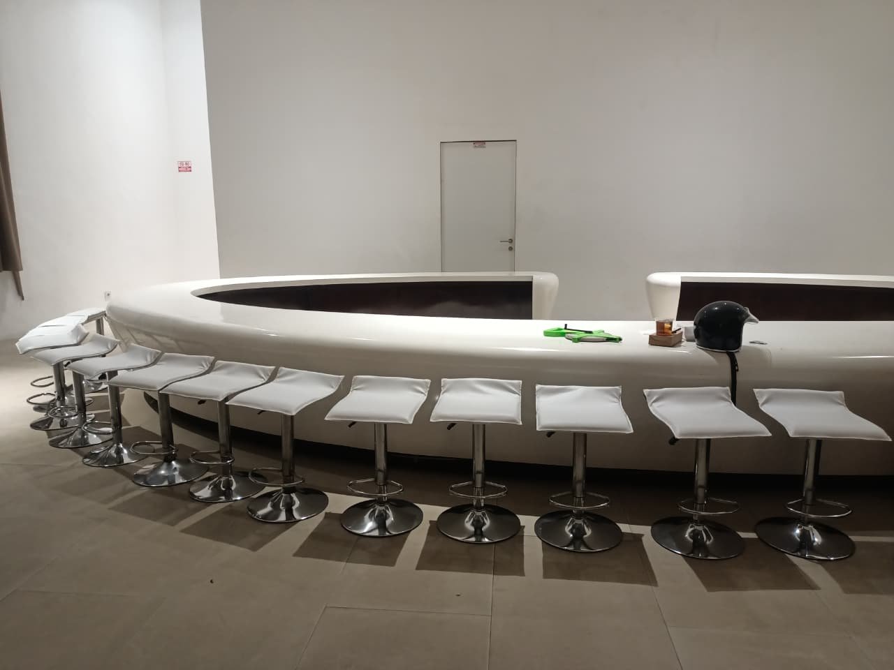 Sewa Barstool & Kursi Universitas Esa Unggul – Kebon Jeruk Rental Jabodetabek by Gaharu Production