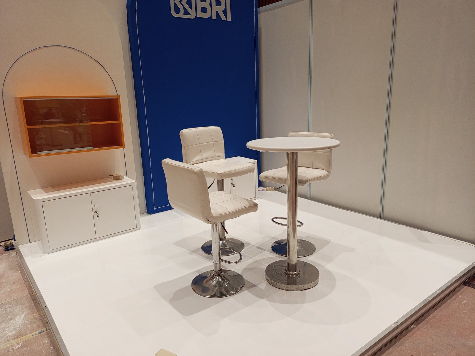 Sewa Barstool & Kursi Bogor Tengah – Kota Bogor | Sewa Sofa by Gaharu Production