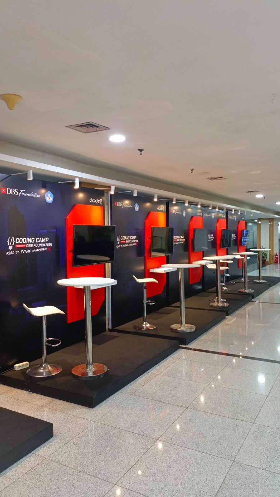 Sewa Barstool & Kursi Ciawi – Bogor | Sewa Sofa by Gaharu Production