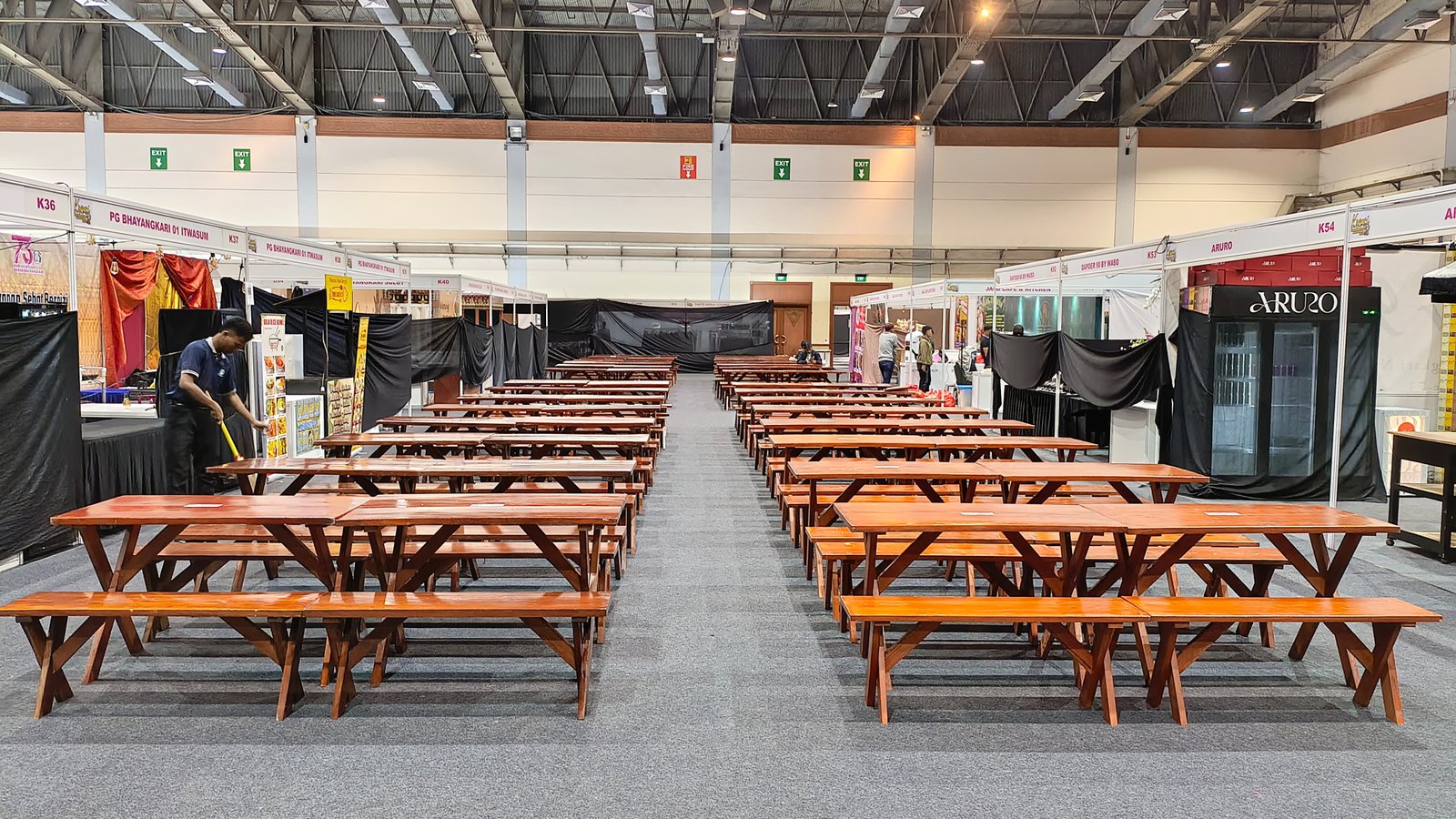 Sewa Kursi & Meja Taman Set Convention Hall Summarecon Area – Bekasi by Sewa Sofa